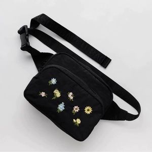 BAGGU Embroidered Floral Fanny Pack